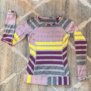 Lululemon sweatshirt size small.